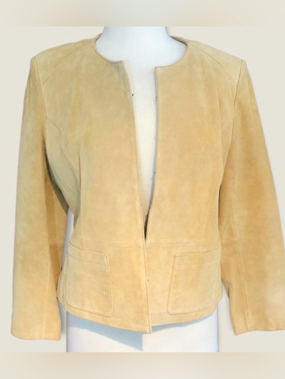 Monterey Bay Beige Suede clasp-Front Jacket. Tan ptp 21” length 22”